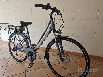 Bicicletta bici elettrica e-bike nuova