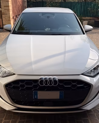 Audi A3  1.5 TFSI - 4 cilindri. Immacolata 5000km