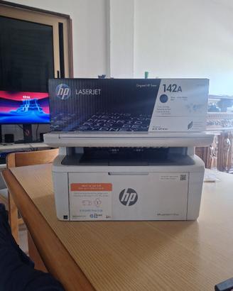 Stampante HP LaserJet M140we più toner originale