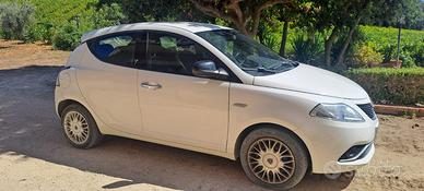 Auto Lancia Ypsilon 