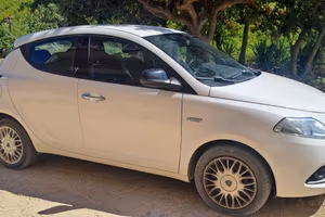 Auto Lancia Ypsilon 