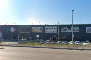 Immobile commerciale per aziende leader 8.200 mq