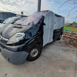 OPEL VIVARO 9 POSTI INCIDENTATO MARCIANTE