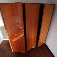 Armadio in legno chiaro