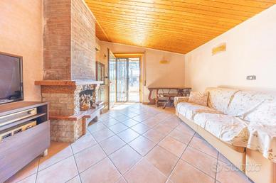 PORZIONE DI BIFAMILIARE A MARINO