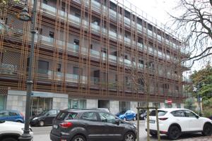 Locale commerciale vetrinato in centro