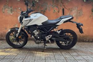 MOTO HONDA CB125R