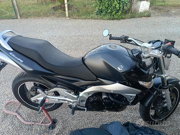 Suzuki gsr 600 yoshimura 