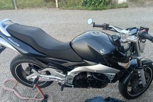 Suzuki gsr 600 yoshimura 