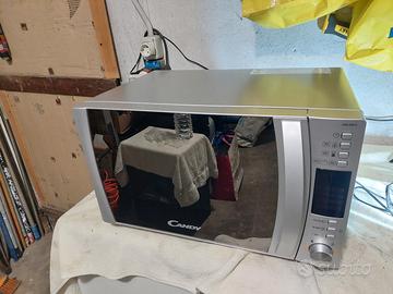 Microonde Candy piccola. tutto funzionante. 