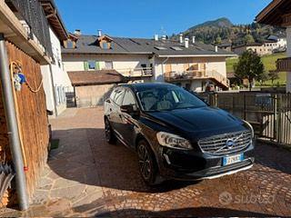 MACCHINA VOLVO XC60