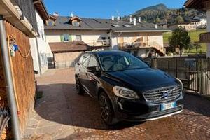 MACCHINA VOLVO XC60