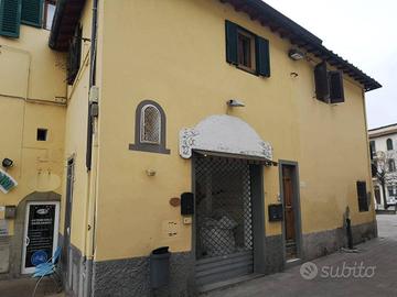 Immobile di 107 m² con 3 locali a Campi Bisenzio