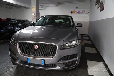 Jaguar F-Pace 2.0 D 180 CV AWD aut. Chequered Flag