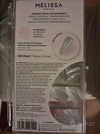 Confezione nuova di 100 unghie finte trasparenti.
