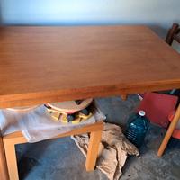 tavolo in legno con 6 sedie