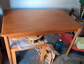 tavolo in legno con 6 sedie