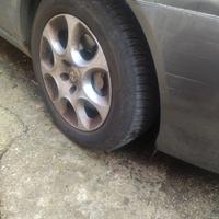 cerchi e gomme da 16 pollici 