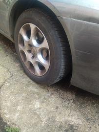 cerchi e gomme da 16 pollici 