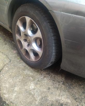 cerchi e gomme da 16 pollici 