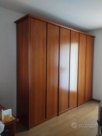 Camera completa: armadio, due comodini, comó e spe