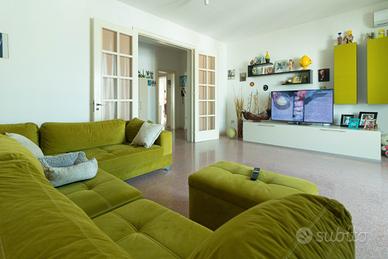 Indipendente ristrutturato con garage e terrazzo