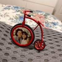 Piccola bicicletta rossa