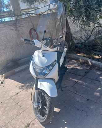 Beverly 250