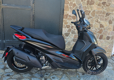 Piaggio Bevery 400 Deep Black