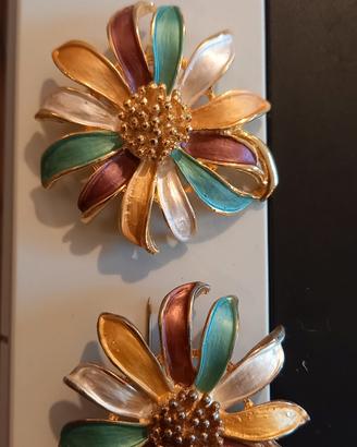 2 Spille placcate e smaltate a forma di fiore