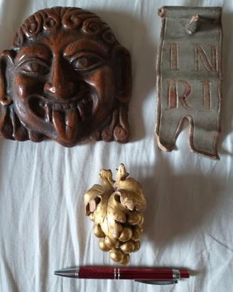 Tre Elementi Decorativi Antichi