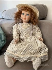 Bambola di porcellana Vintage