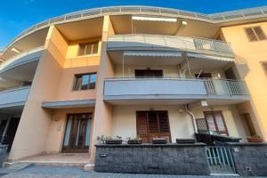 Acireale centro,appartamento vani 3,5 + posto auto