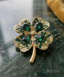 Spilla vintage Quadrifoglio dorata cristalli verdi