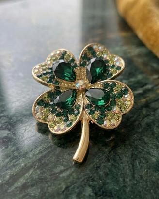 Spilla vintage Quadrifoglio dorata cristalli verdi