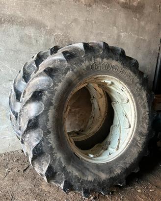Cerchi e gomme per trattore