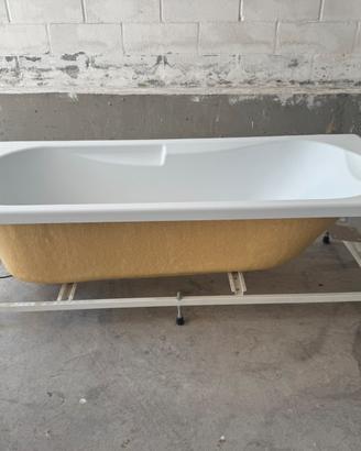 Vasca da bagno 170x70 con pannello e vetro doccia.