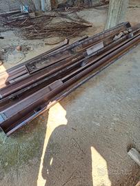 travi in legno e sottomisure canaline in plastica 