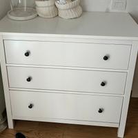 Cassettiera Ikea modello Hemnes