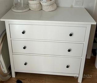 Cassettiera Ikea modello Hemnes