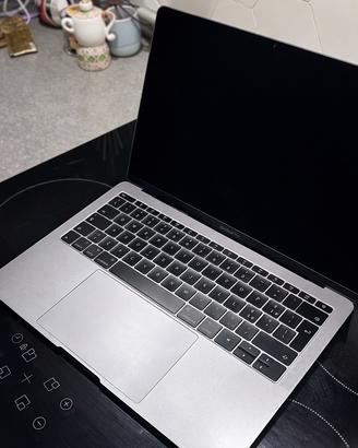 MacBook Pro 13”  256GB - 8GB ram