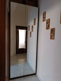 Armadio guardaroba con ante a specchio