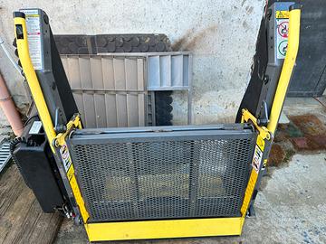 Pedana sollevamento disabili