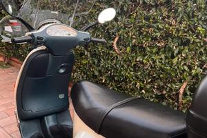 Vespa Piaggio 50 et 4