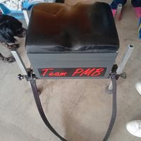Sgabello pesca con carrello e attrezzature pesca