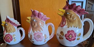 Brocche a forma di gallo decorate a mano
