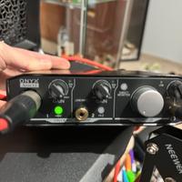 Scheda audio e microfono a condensatore