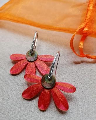 Orecchini pendenti margherita acciaio e pla