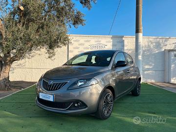 Lancia Ypsilon 1.0 FireFly Hybrid Ecochic Gold