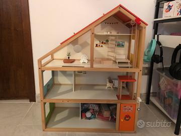 Casa delle bambile in legno